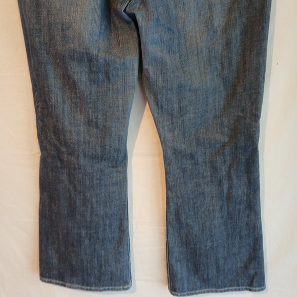 Crest Jeans Women's Blue Denim Med Wash Distressed Flare Leg Sz 17-18, 38‎ X 30 - Picture 6 of 8